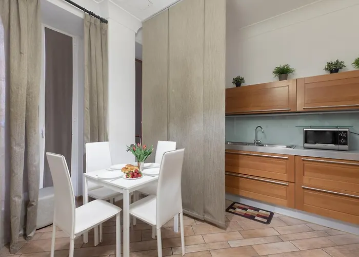 Flaminiarooms Gasthof 4*