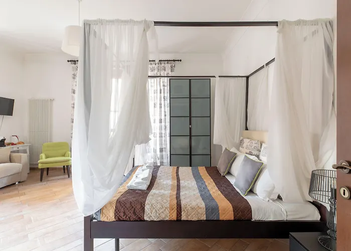 Flaminiarooms Gasthof 4*